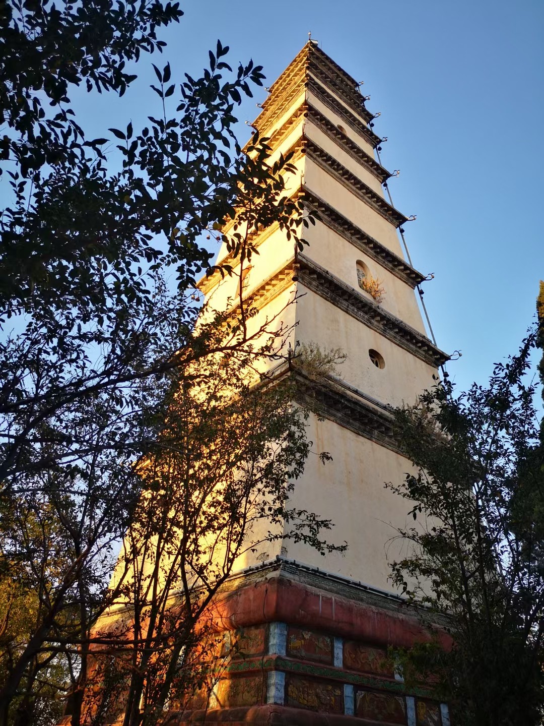 会理古城十大景点之一白塔山，常在家门口眺望对面的白塔山，今天终于登上来了…